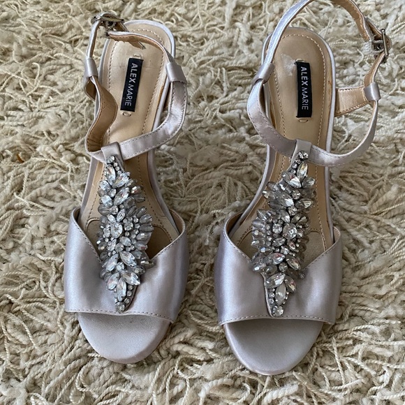 NWT Alex Marie Crystal Embellished Evening Sandals Silver Satin, size 6M - Picture 2 of 15